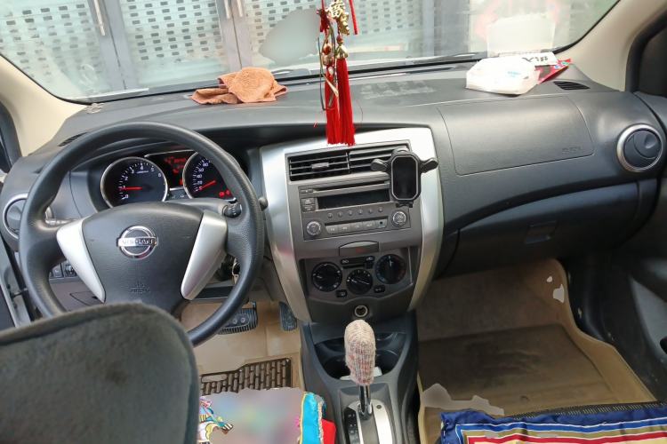 Used Nissan Livina 2013 Jinrui 1.6XL CVT Comfort Edition Center Console