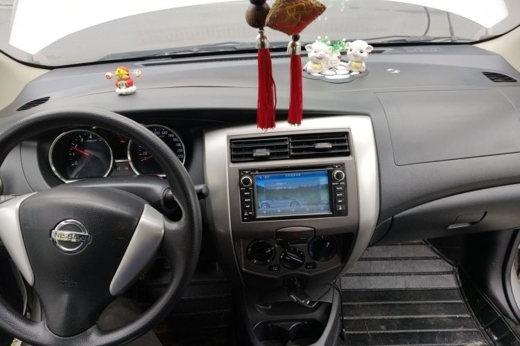 Used Nissan Livina 2013 Jingrui 1.6XL Manual Comfort Edition Center Console