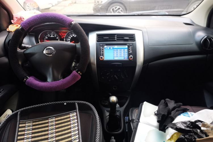 Used Nissan Livina 2013 1.6XE Manual Comfort Edition Center Console