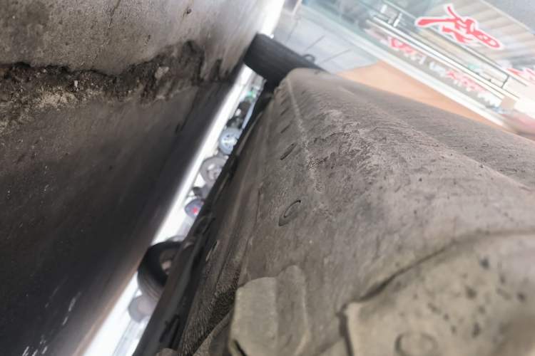 Used Nissan Livina 2013 1.6XE Manual Comfort Edition Chassis Front Right
