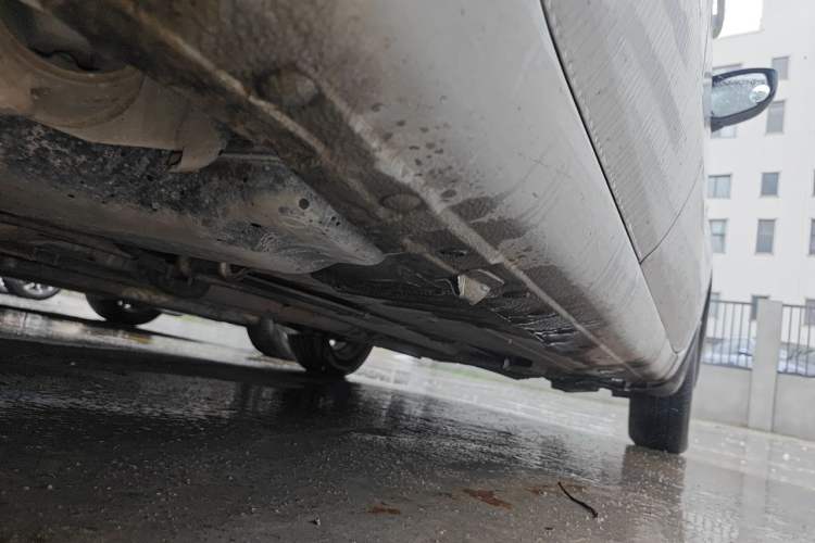 Used Nissan Livina 2013 1.6XE Manual Comfort Edition Chassis Rear Right