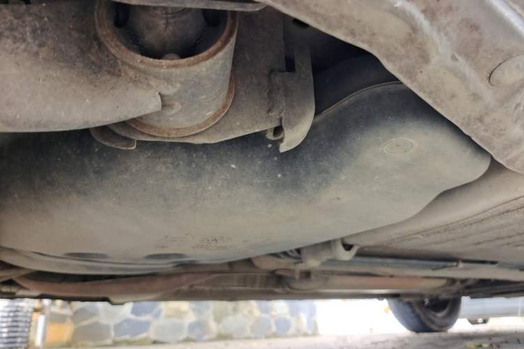 Used Nissan Livina 2013 1.6XE Manual Comfort Edition Chassis Rear Right