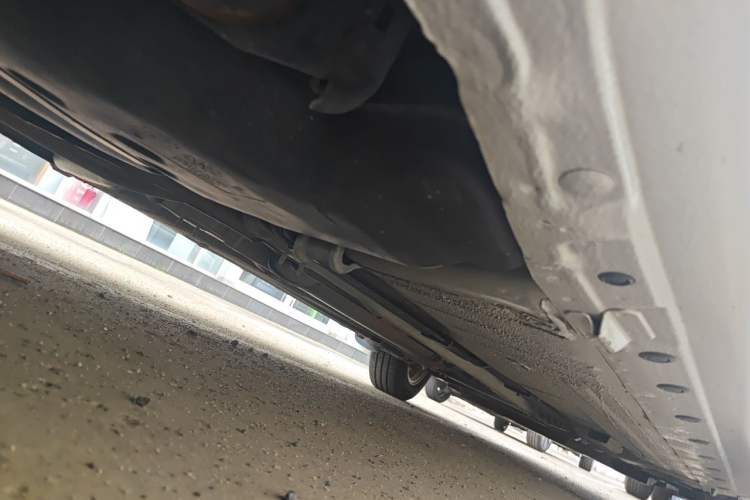 Used Nissan Livina 2013 1.6XL Manual Luxury Edition Chassis Rear Right