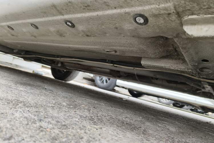 Used Nissan Livina 2013 1.6XE Manual Comfort Edition Chassis Rear Right
