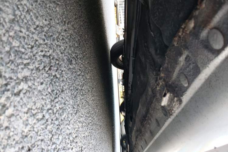 Used Nissan Livina 2013 1.6XE Manual Comfort Edition Chassis Rear Right