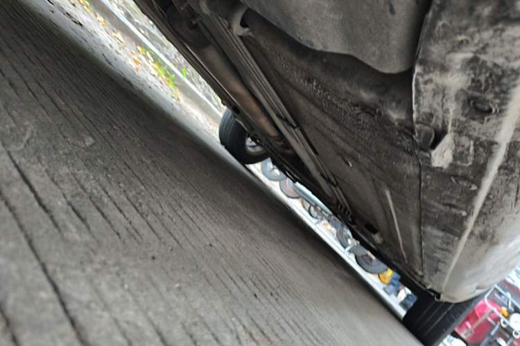 Used Nissan Livina 2013 1.6XE Manual Comfort Edition Chassis Rear Right