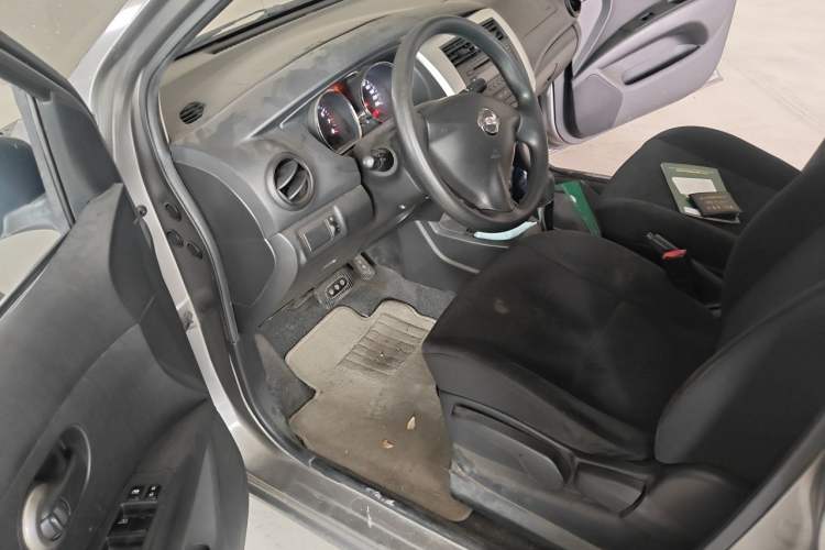 Used Nissan Livina 2013 1.6XE CVT Comfort Edition Driver Seat