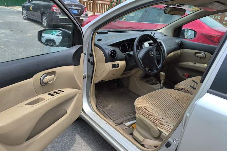 Used Nissan Livina 2013 1.6XE CVT Comfort Edition Driver Seat