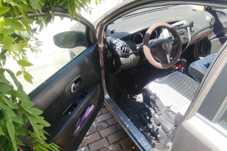 Used Nissan Livina 2013 1.6XE CVT Comfort Edition Driver Seat
