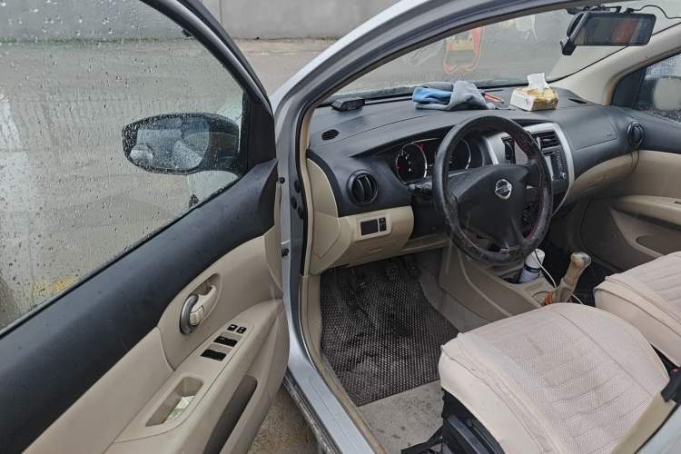 Used Nissan Livina 2013 1.6XE Manual Comfort Edition Driver Seat