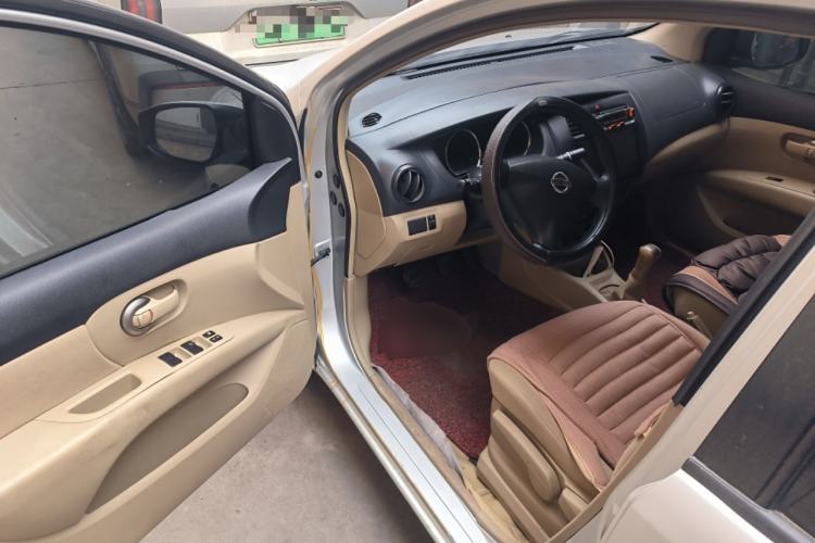 Used Nissan Livina 2013 1.6XE Manual Comfort Edition Driver Seat