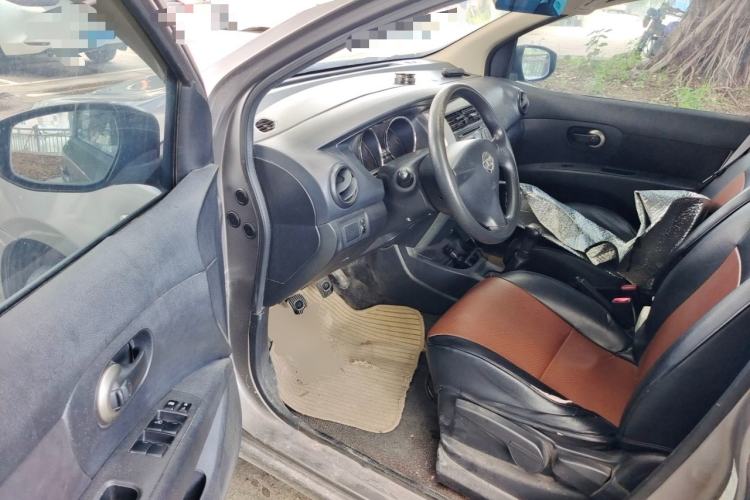 Used Nissan Livina 2013 1.6XE Manual Comfort Edition Driver Seat