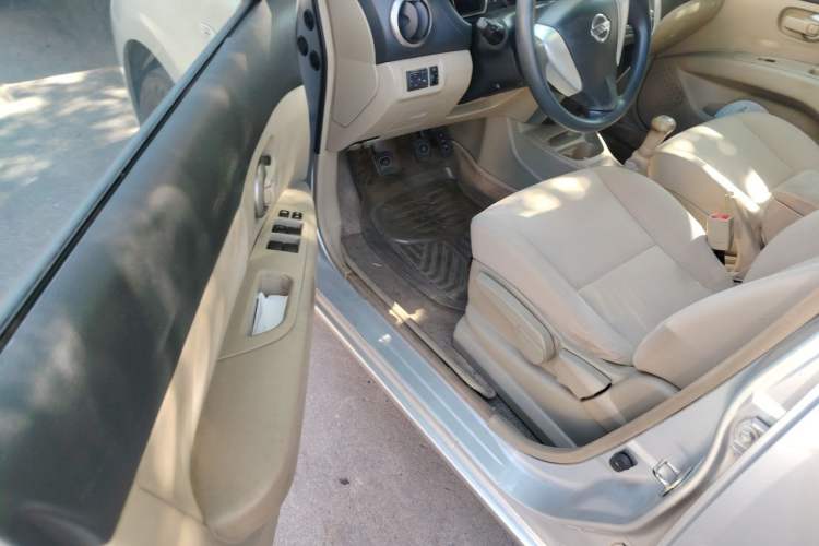 Used Nissan Livina 2013 1.6XL Manual Luxury Edition Driver Seat