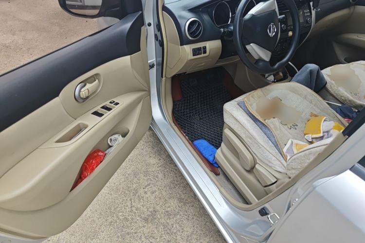 Used Nissan Livina 2013 1.6XL Manual Luxury Edition Driver Seat