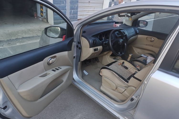 Used Nissan Livina 2013 1.6XE Manual Comfort Edition Driver Seat