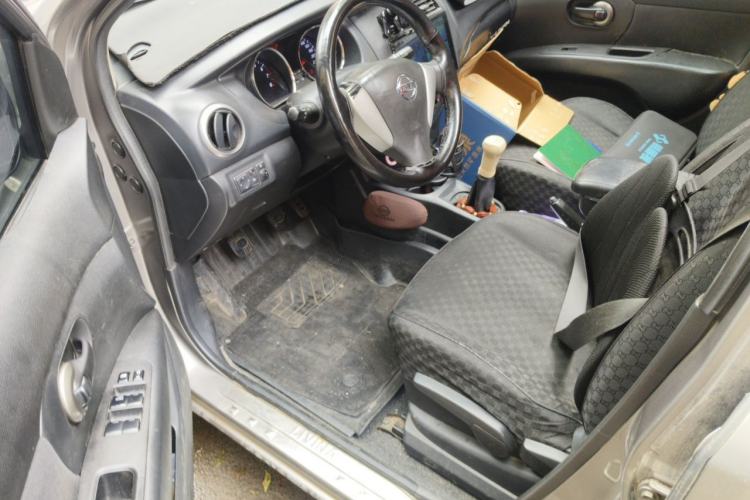 Used Nissan Livina 2013 1.6XL Manual Luxury Edition Driver Seat