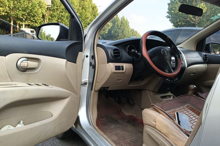 Used Nissan Livina 2013 1.6XE Manual Comfort Edition Driver Seat