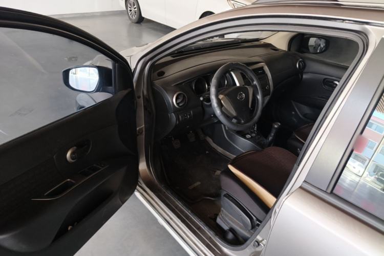 Used Nissan Livina 2013 JINRUI 1.6XV Manual Luxury Edition Driver Seat