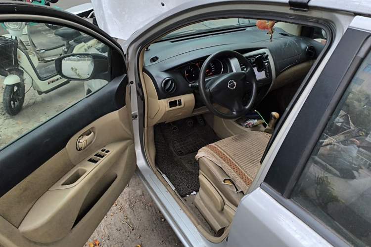 Used Nissan Livina 2013 1.6XE Manual Comfort Edition Driver Seat
