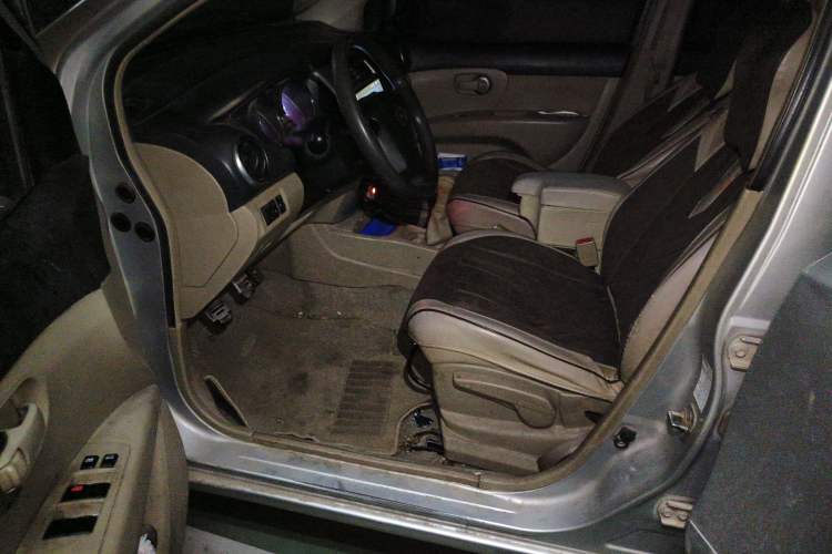 Used Nissan Livina 2013 1.6XL Manual Luxury Edition Driver Seat