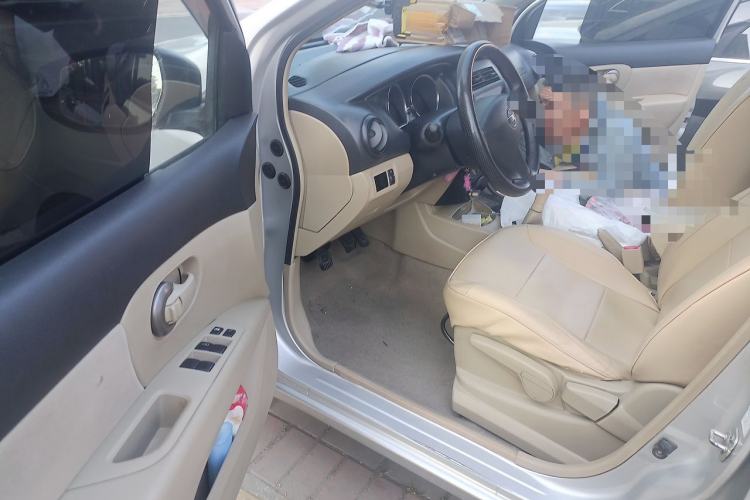 Used Nissan Livina 2013 1.6XE Manual Comfort Edition Driver Seat