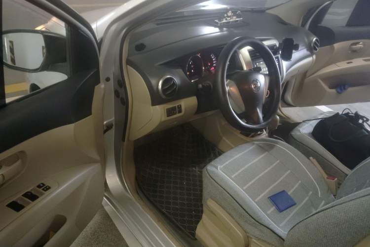 Used Nissan Livina 2013 1.6XL CVT Luxury Edition Driver Seat