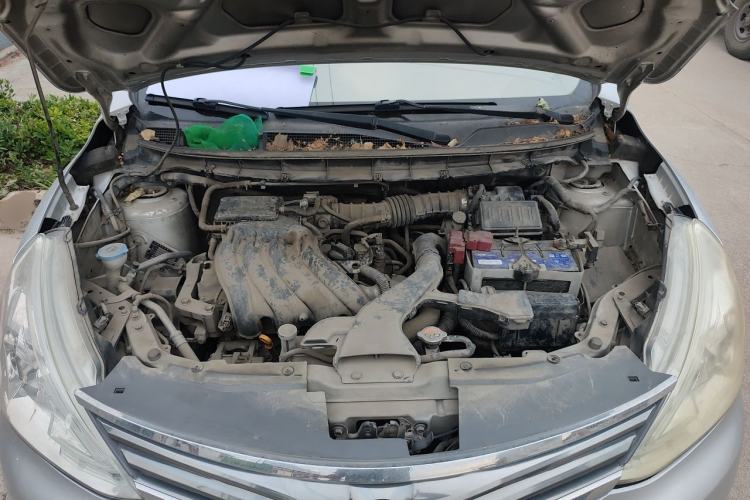Used Nissan Livina 2013 1.6XE Manual Comfort Edition Engine Bay