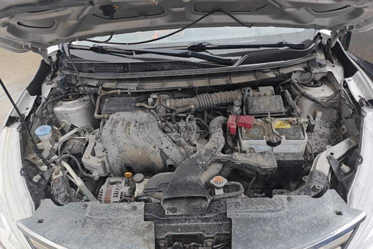 Used Nissan Livina 2013 1.6XE Manual Comfort Edition Engine Bay