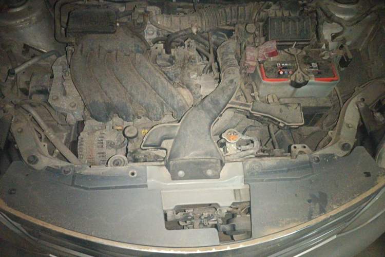 Used Nissan Livina 2013 1.6XE Manual Comfort Edition Engine Bay