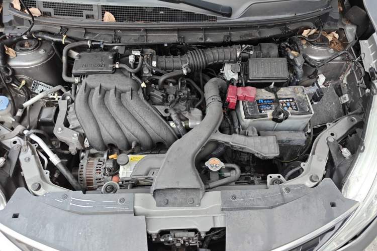 Used Nissan Livina 2013 JINRUI 1.6XV CVT Luxury Edition Engine Bay
