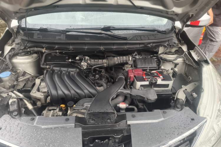 Used Nissan Livina 2013 Jingrui 1.6XL Manual Comfort Edition Engine Bay