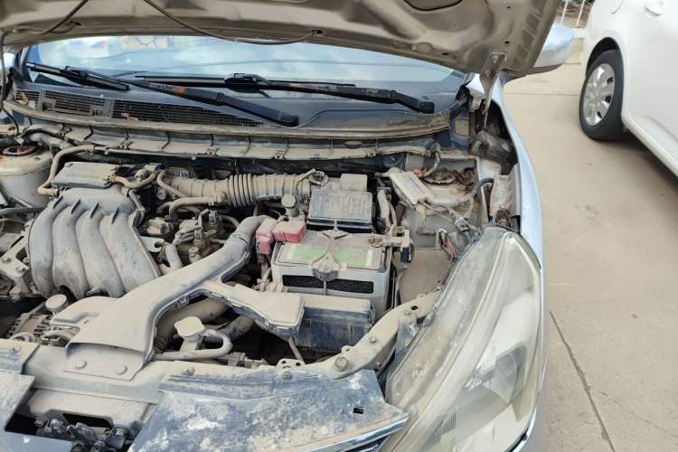 Used Nissan Livina 2013 1.6XE Manual Comfort Edition Engine Bay Left