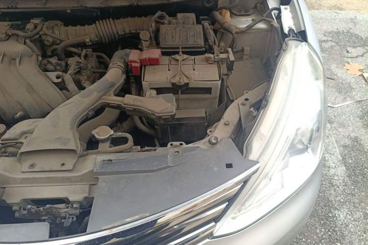 Used Nissan Livina 2013 1.6XE Manual Comfort Edition Engine Bay Left