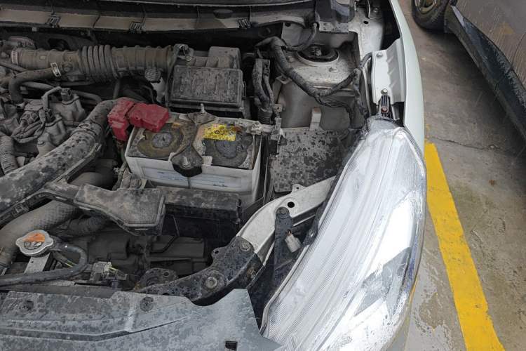 Used Nissan Livina 2013 1.6XE Manual Comfort Edition Engine Bay Left