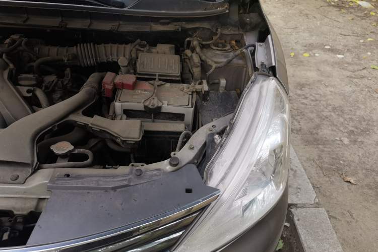 Used Nissan Livina 2013 1.6XE CVT Comfort Edition Engine Bay Left