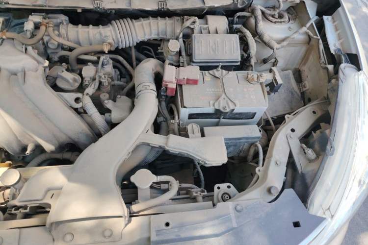 Used Nissan Livina 2013 1.6XL Manual Luxury Edition Engine Bay Left