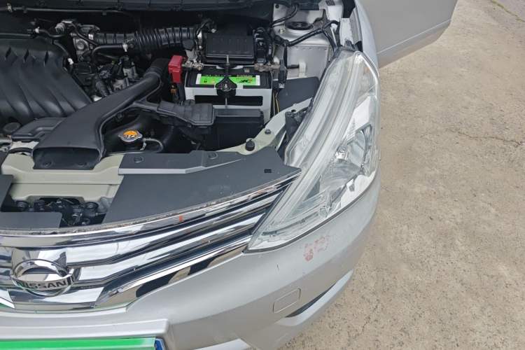 Used Nissan Livina 2013 1.6XL Manual Luxury Edition Engine Bay Left