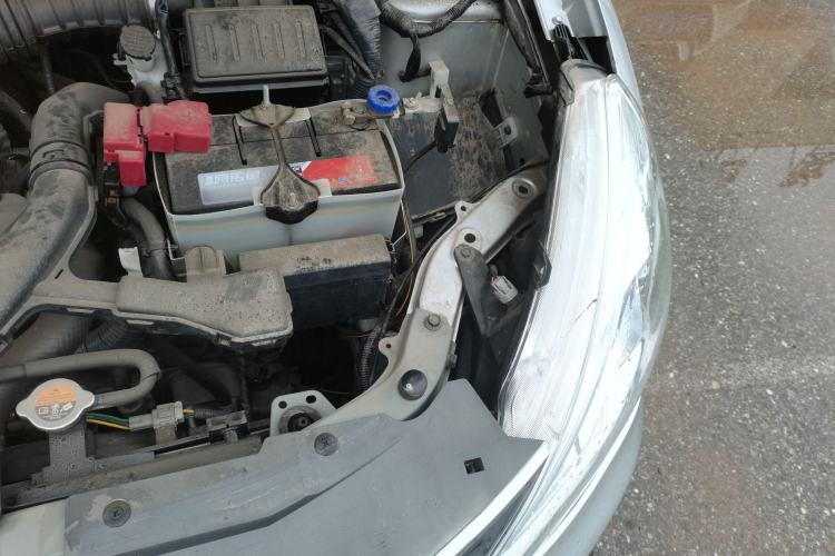 Used Nissan Livina 2013 JINRUI 1.6XV CVT Luxury Edition Engine Bay Left
