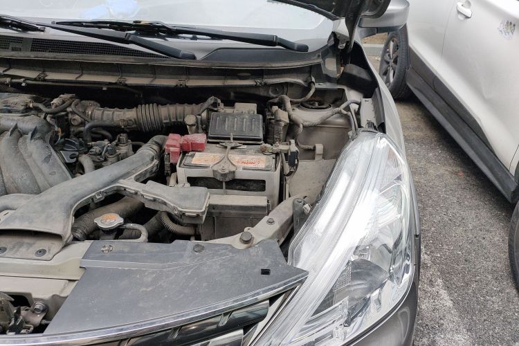 Used Nissan Livina 2013 JINRUI 1.6XV CVT Luxury Edition Engine Bay Left