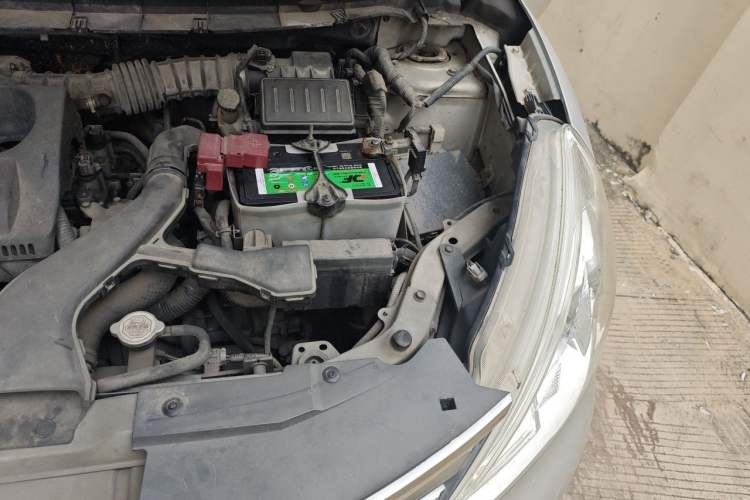 Used Nissan Livina 2013 1.6XE CVT Comfort Edition Engine Bay Left