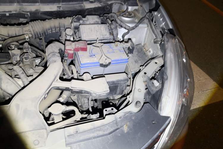 Used Nissan Livina 2013 1.6XE CVT Comfort Edition Engine Bay Left