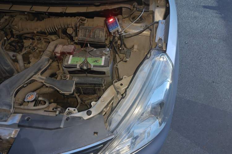Used Nissan Livina 2013 1.6XE Manual Comfort Edition Engine Bay Left