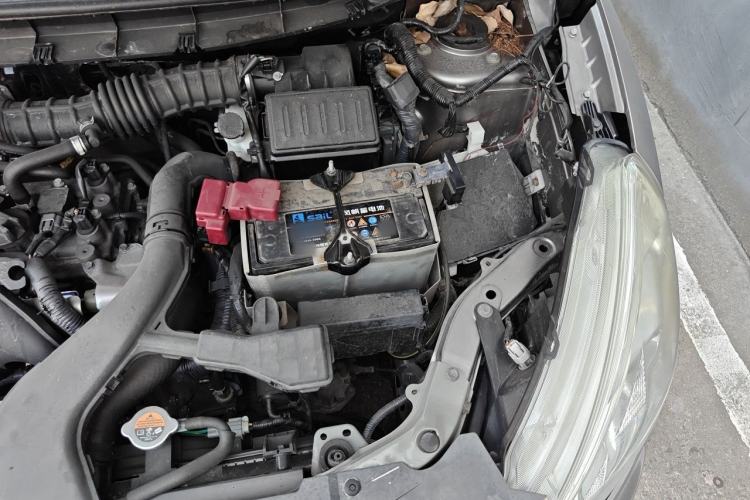 Used Nissan Livina 2013 JINRUI 1.6XV CVT Luxury Edition Engine Bay Left