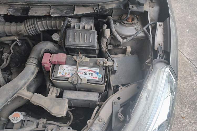 Used Nissan Livina 2013 1.6XE CVT Comfort Edition Engine Bay Left