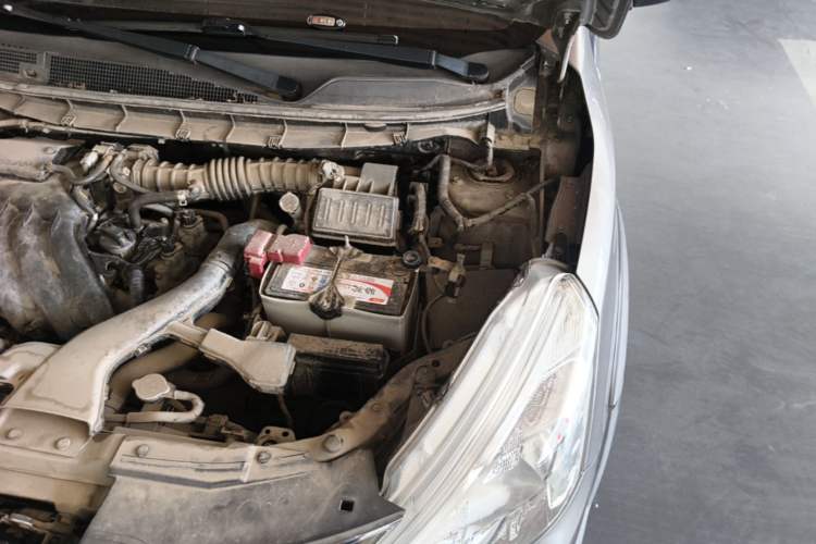 Used Nissan Livina 2013 JINRUI 1.6XV Manual Luxury Edition Engine Bay Left