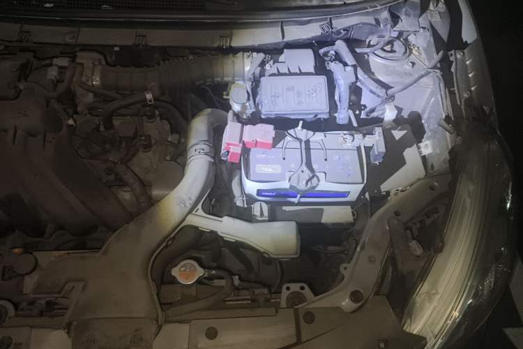 Used Nissan Livina 2013 JINRUI 1.6XV CVT Luxury Edition Engine Bay Left