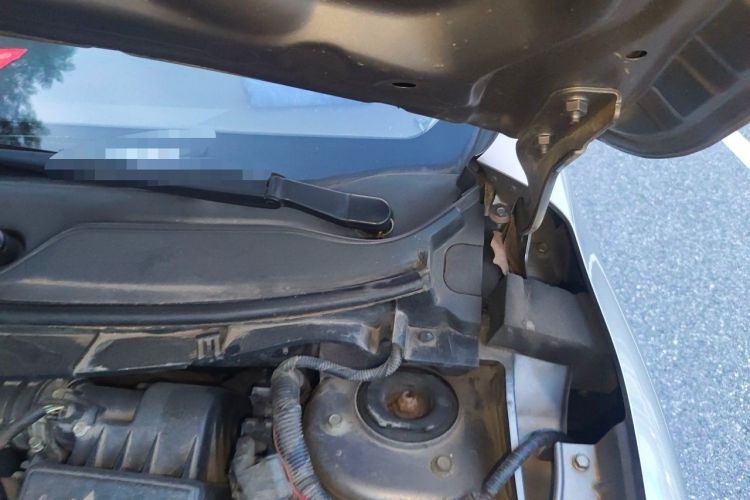 Used Nissan Livina 2013 JINRUI 1.6XV CVT Luxury Edition Engine Bay Left