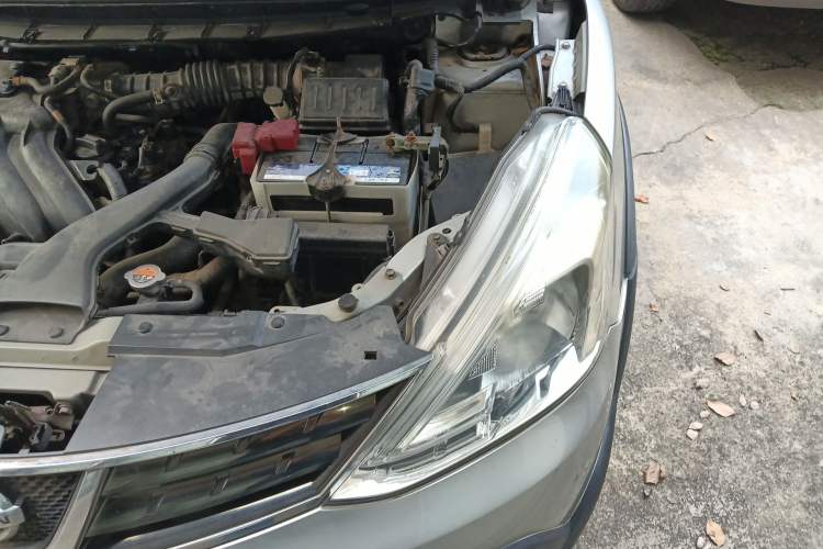 Used Nissan Livina 2013 Jinrui 1.6XL CVT Comfort Edition Engine Bay Left