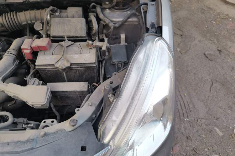 Used Nissan Livina 2013 1.6XE Manual Comfort Edition Engine Bay Left