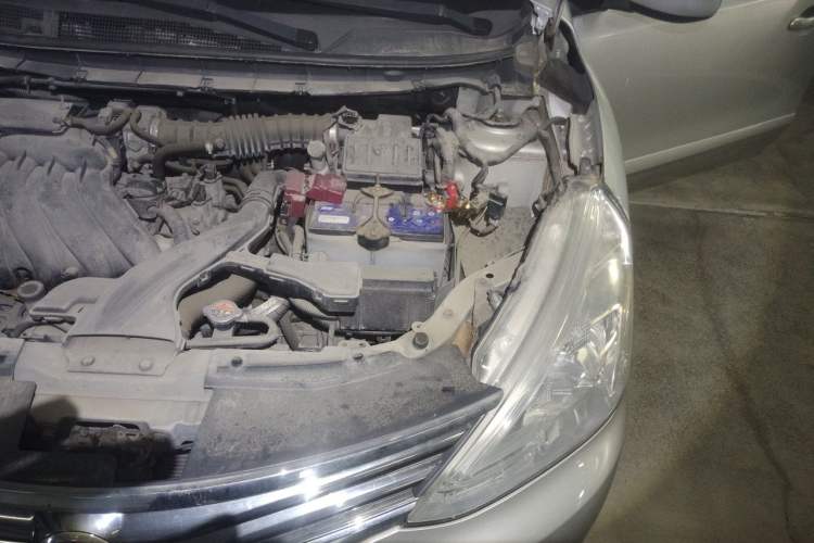 Used Nissan Livina 2013 1.6XL CVT Luxury Edition Engine Bay Left